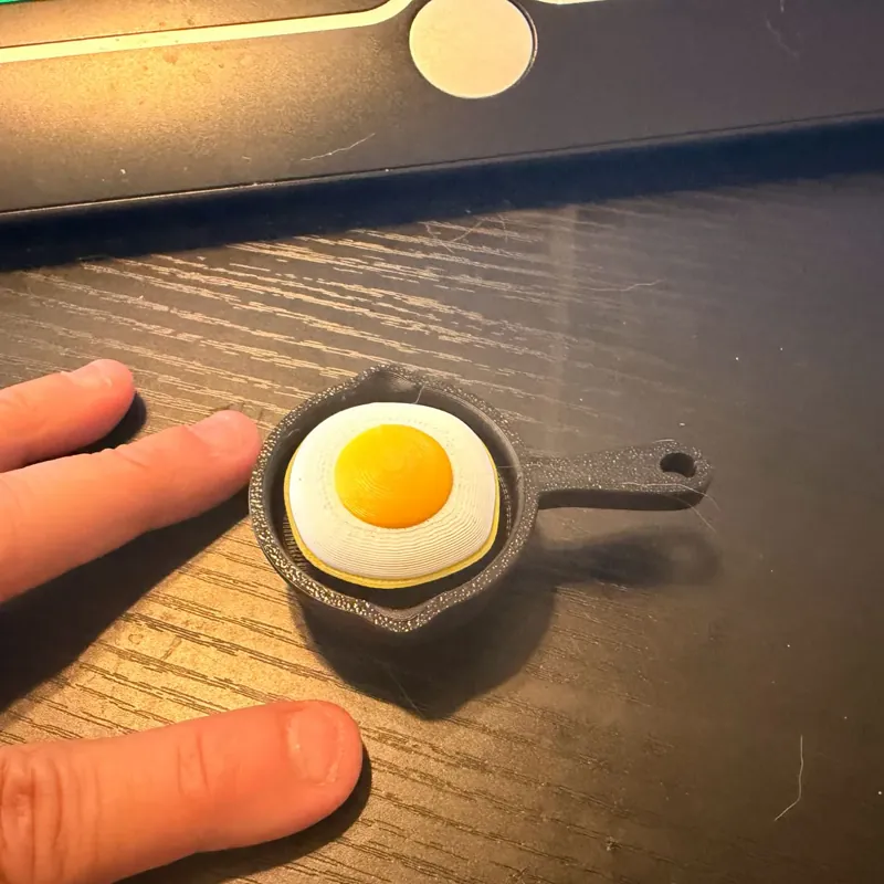 @Tendersoul3's print of the Fried Egg clicker on a desk